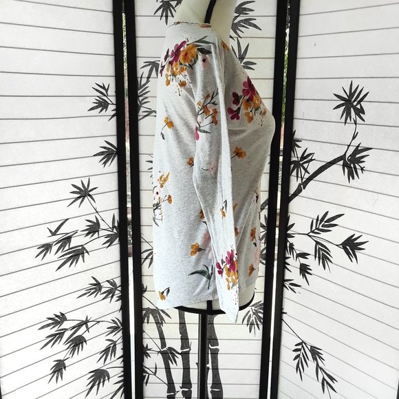 ❤️ Old Navy Silver Floral Print High Low Top 2/$15 - Picture 4 of 12